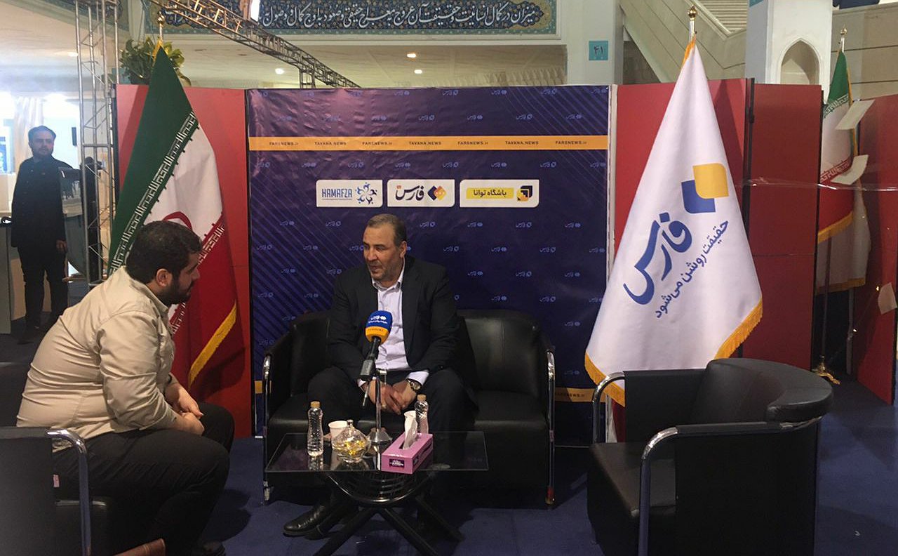 استاندار ایلام درحاشیه بازدید از مجموعه رویداد هم‌افزایی مدیریت ایران ۱۴۰۱ با دستیار رییس‌جمهور دیدار کرد